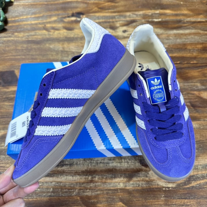 Adidas Sneakers